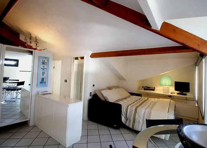 Mansarda Luminosa In Centro Sul Mare - Attic By Sea